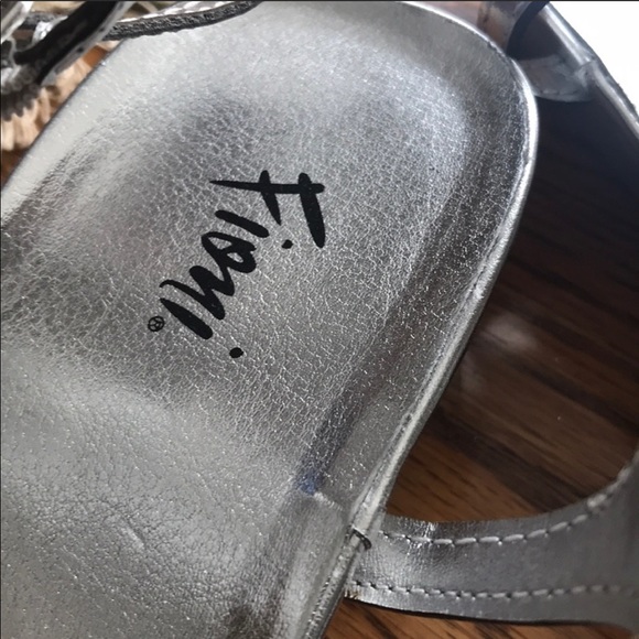 New & never worn Fioni flats! Size 8 - Picture 3 of 4